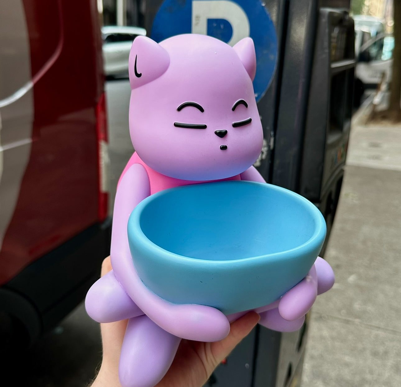 CAT BOWL VINYL FIGURE