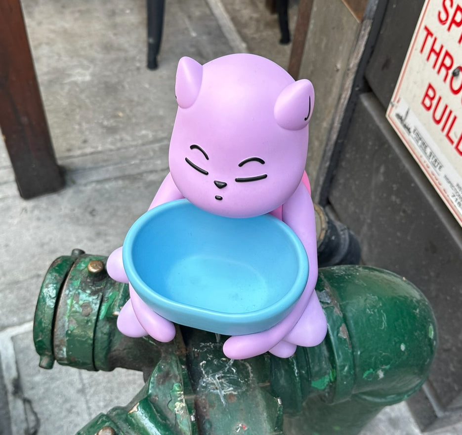 CAT BOWL VINYL FIGURE